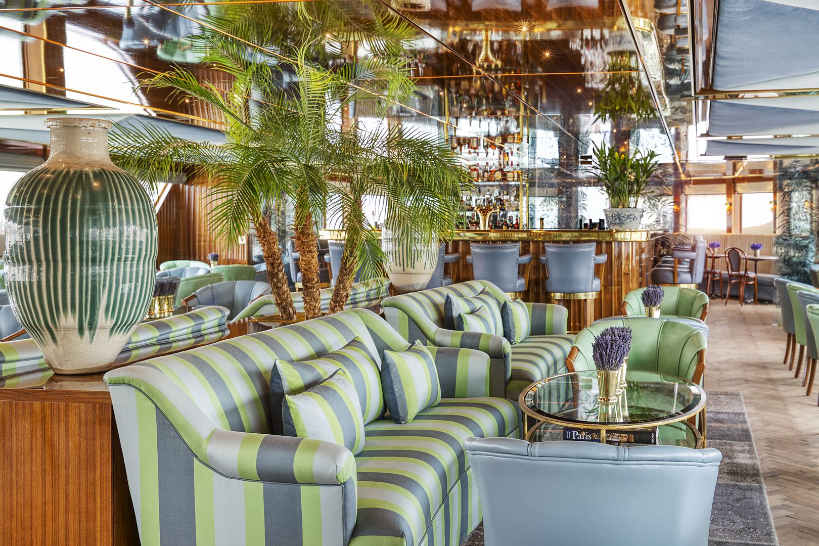 Uniworld Boutique River Cruises - S.S. Bon Voyage - Salon Champagne & Bar.jpg